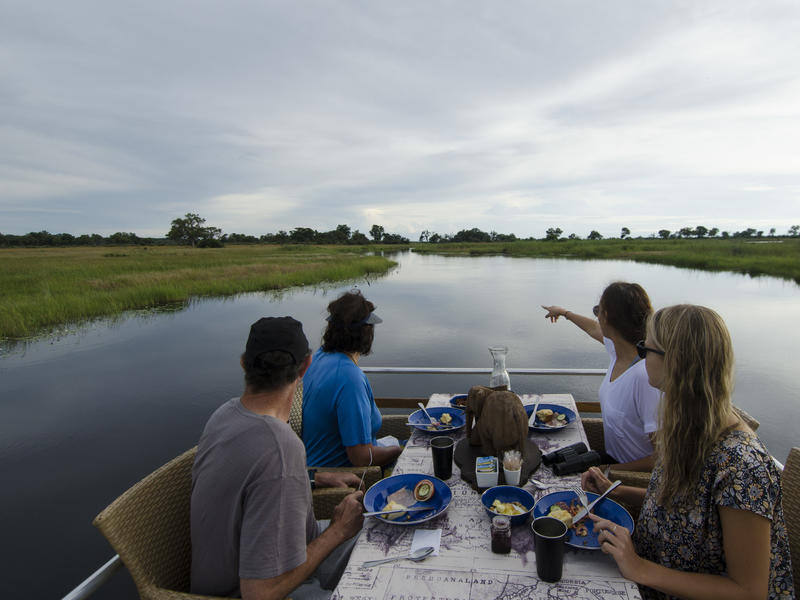 nambwa_boat_cruise_-_breakfast_while_meandering_down_the_kwando_river1